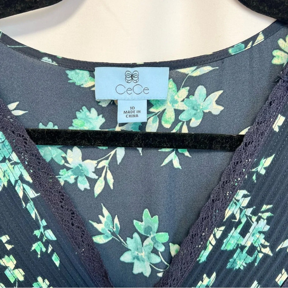 CeCe Breeze Boutique Navy Blue Floral Flutter Jumpsuit Romper Women’s Size 10 - Picture 8 of 15